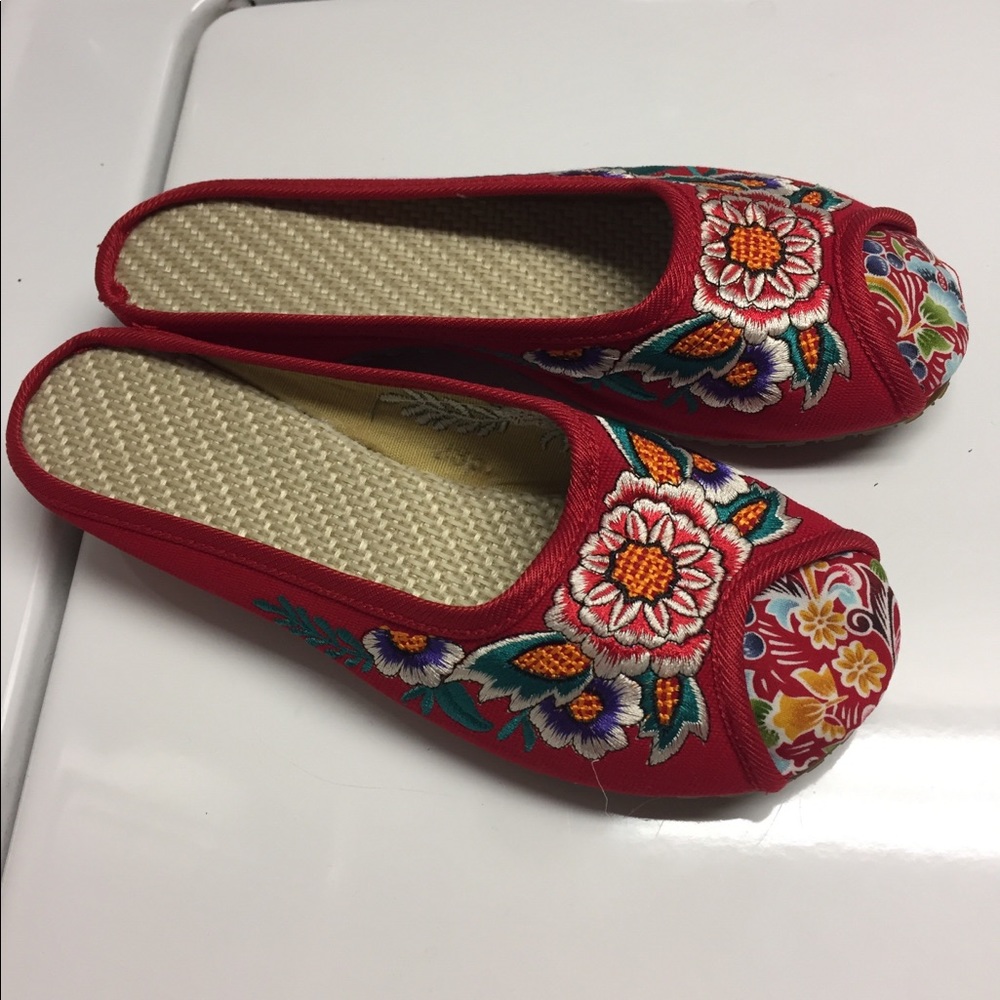 Embroidered slippers